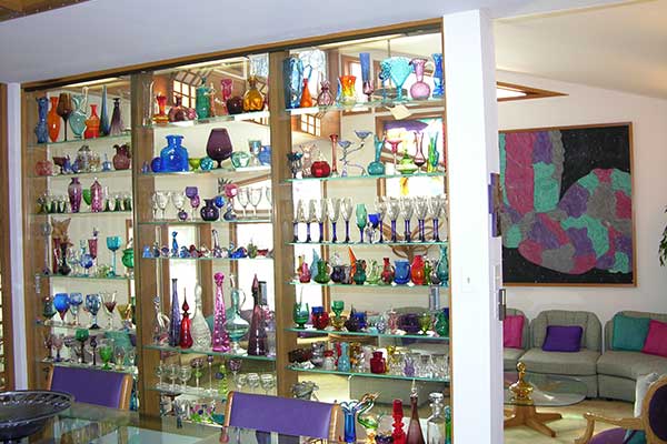 custom wall to display glassware